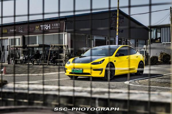 黑武士看膩了？走起！黑黃競技風！