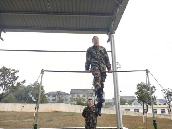 &OpenCurlyDoubleQuote;休假歸隊&rdquo;，他再掛列兵銜