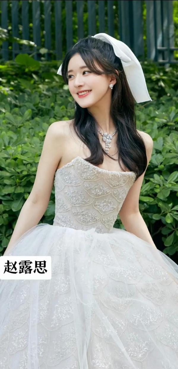 穿婚紗的女明星