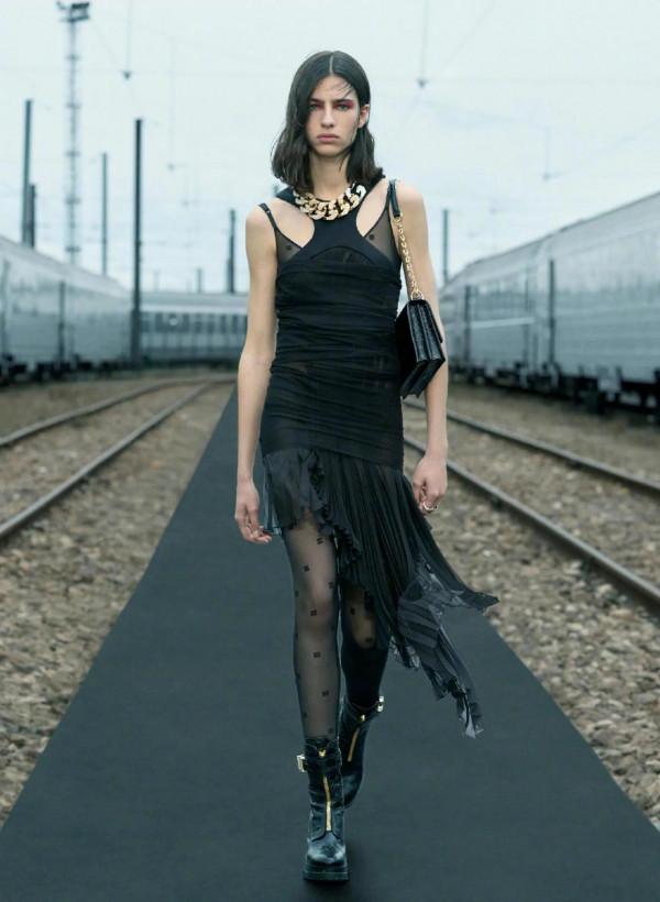 最新!塗鴉上身!紀梵希2022早春系列釋出 最新!塗鴉上身!紀梵希2022早春系列釋出