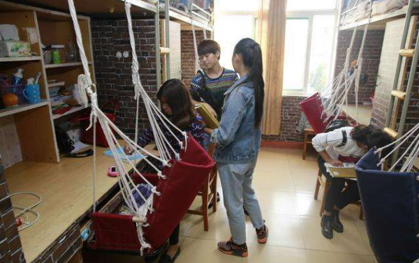 陝西大學生因封校無聊，動手自制“泥麻將”火了，網友：是個人才