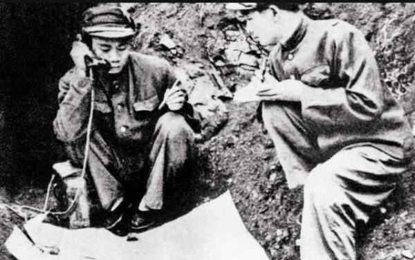 建國後,開國中將榮歸故里,見跛腿哥哥在門口迎接,頓感不妙 建國後,開國中將榮歸故里,見跛腿哥哥在門口迎接,頓感不妙