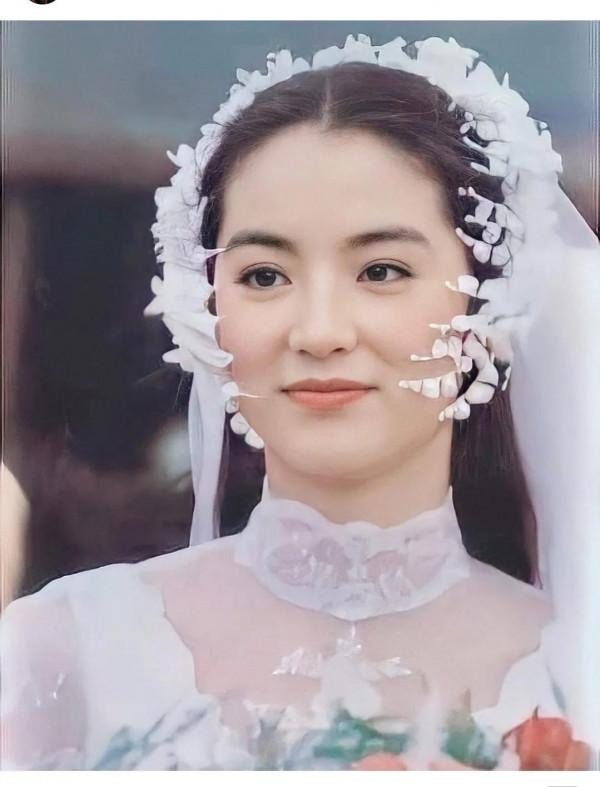 那些頂級的美人都不是V字臉，林青霞下巴美人溝，陳紅圓中帶方