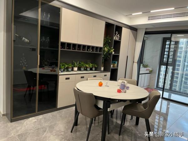 一家四口喬遷新居，全屋裝修漂亮上檔次，生活幸福又令人羨慕