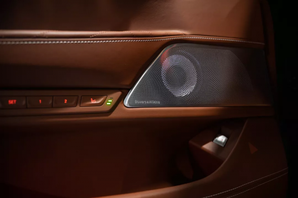 二手寶馬M760Li：取悅自己，一切盡在掌握