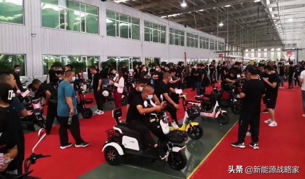 能上牌,接娃代步都方便的休閒三輪,雅迪、宗申、金彭,都出手了 能上牌,接娃代步都方便的休閒三輪,雅迪、宗申、金彭,都出手了