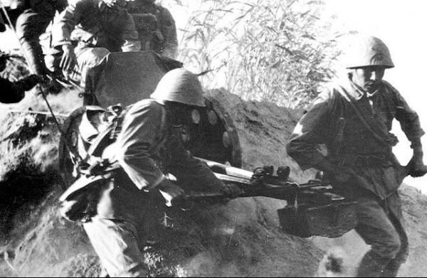 血戰五原:日寇被圍後詐降,施放毒氣彈偷襲,被國軍放火活活燒死 血戰五原:日寇被圍後詐降,施放毒氣彈偷襲,被國軍放火活活燒死