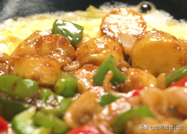 中式風味的蛋餅，搭配葷素營養的日本豆腐，味美解饞，家人都愛吃