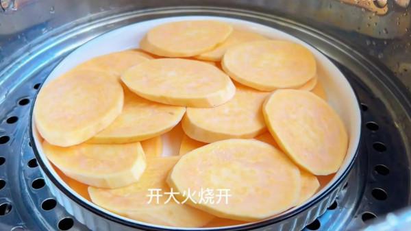 紅薯別再煮著吃了,做成紅薯糕,不放任何新增劑大人小孩都愛吃 紅薯別再煮著吃了,做成紅薯糕,不放任何新增劑大人小孩都愛吃