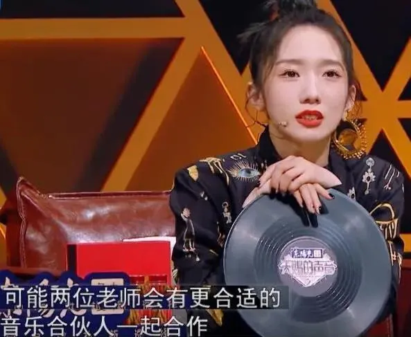 過氣歌手的窘況：縣城商演、被嘲“過氣老狗”，一地的尷尬與心酸