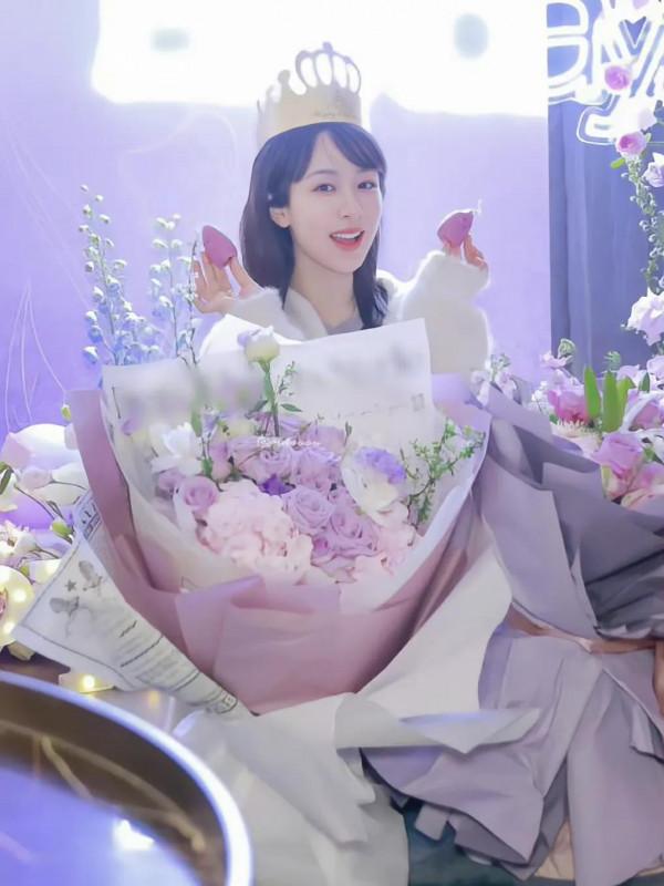 楊紫生日圖,狀態不錯 楊紫生日圖,狀態不錯