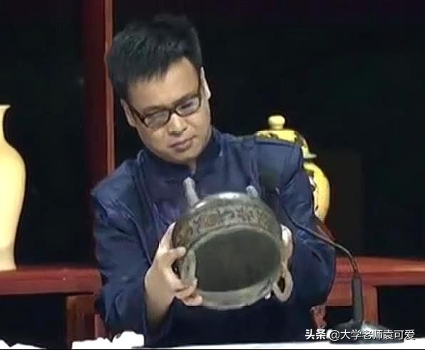 男子拿傳家寶鑑寶,聽父親說屬於西周晚期,專家:這一般人用不了 男子拿傳家寶鑑寶,聽父親說屬於西周晚期,專家:這一般人用不了