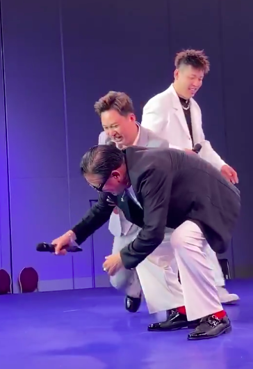 網曝萬梓良即將去世，本人反駁稱自己身體健康，曾眾人攙扶還摔跤