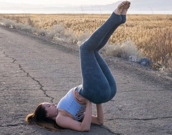 瑜伽倒立的N個好處,今天你練了嗎? 瑜伽倒立的N個好處,今天你練了嗎?