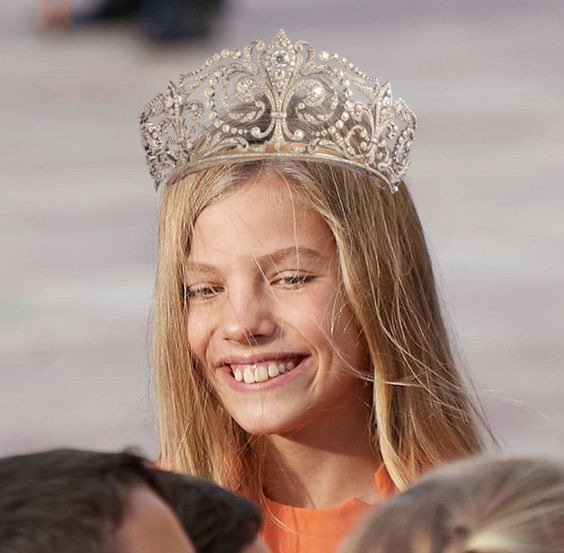 西班牙王室的8頂冠冕，萊昂諾爾和索菲亞戴上會如何呢，太漂亮了