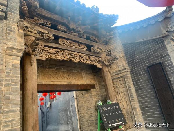 青州古鎮一日遊進入青州古城第一特色就是豎立的一座座精雕