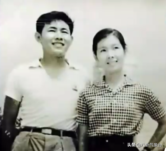 “媽媽專業戶”李文玲，與初戀牽手半個世紀，女兒鄒雪是她的驕傲