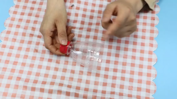 洗碗油膩還傷手,教你自制洗碗“神器”,手不沾水不沾油,漲知識 洗碗油膩還傷手,教你自制洗碗“神器”,手不沾水不沾油,漲知識