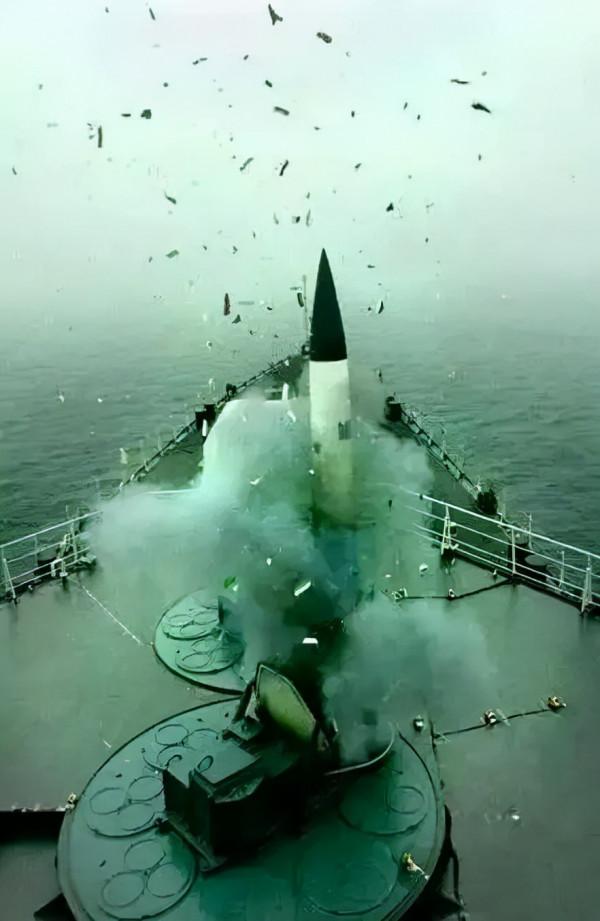 二十年前的萬噸大驅,059型“東方”級驅逐艦,軍迷的狂歡 二十年前的萬噸大驅,059型“東方”級驅逐艦,軍迷的狂歡