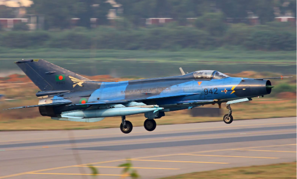 中國武器老客戶風向改變？孟加拉欲購16架颱風，殲10梟龍輸在哪？