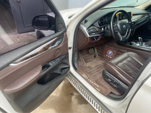 翻新“破爛不堪”的寶馬X5,車主硬是把X5當拖拉機開了7年 翻新“破爛不堪”的寶馬X5,車主硬是把X5當拖拉機開了7年