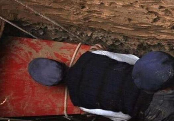 浙江老農挖出800年前的紅棺，專家調查後發現，墓主的身份不簡單