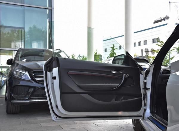 不到30萬買進口寶馬敞篷？2門4座+無框車門，配2.0T還是後驅