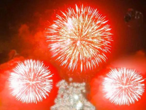 分享：60朵春節煙花，火樹銀花，璀璨奪目，絢麗多彩，眼花繚亂