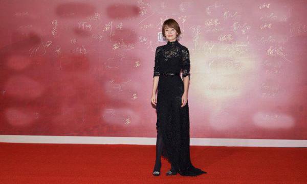 北影閉幕式女星差別大?鞏俐黑白造型盡顯高貴,劉曉慶似微商大媽 北影閉幕式女星差別大?鞏俐黑白造型盡顯高貴,劉曉慶似微商大媽