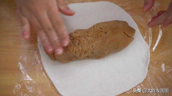 你有花生嗎？這個糯米餅一定要試試，軟糯不粘牙，花生的香味濃厚