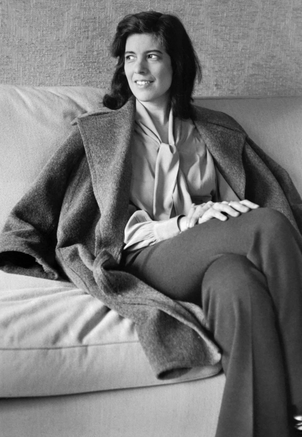 誰說女知識分子不時髦?會寫字的女人,穿得好更好看 誰說女知識分子不時髦?會寫字的女人,穿得好更好看