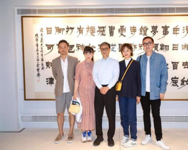 孫儷逛街被偶遇，三十多度穿貂有勇氣，不愧是養生達人