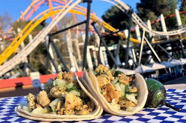 全年餐飲開銷僅150美元？美國一電氣工程師另闢蹊徑：去遊樂園“蹭吃蹭喝”