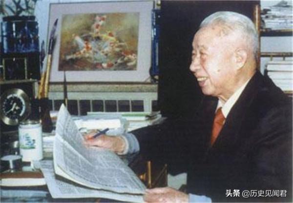 她與丈夫長征路上走散，無奈改嫁，晚年北京重逢，丈夫已是副主席