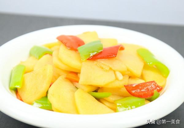 飯店的紅燒土豆片為啥清脆好吃，原來多做這一步，大廚教你這樣做
