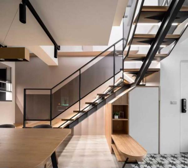 如何改造複式樓梯底下的空間? 如何改造複式樓梯底下的空間?
