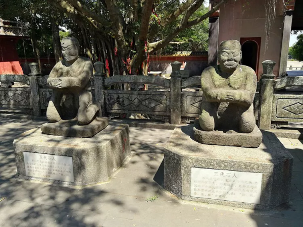 雷州有座千年古祠，全國罕見的五代石人石狗