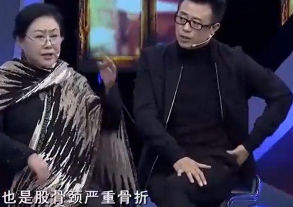 央視主持人白燕升：對殘疾妻子不離不棄，50歲才生二胎