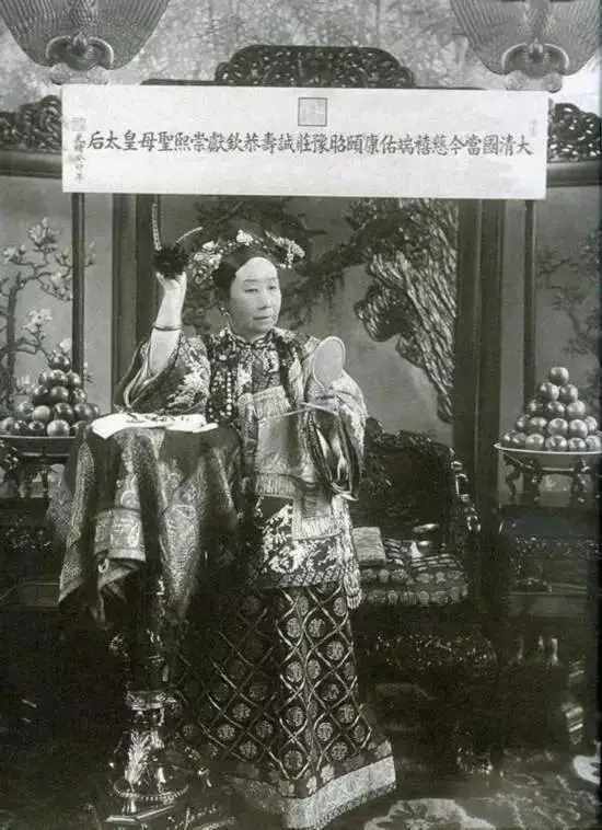 外國畫師被70歲慈禧太后迷住，稱不到40歲！她到底長什麼樣？