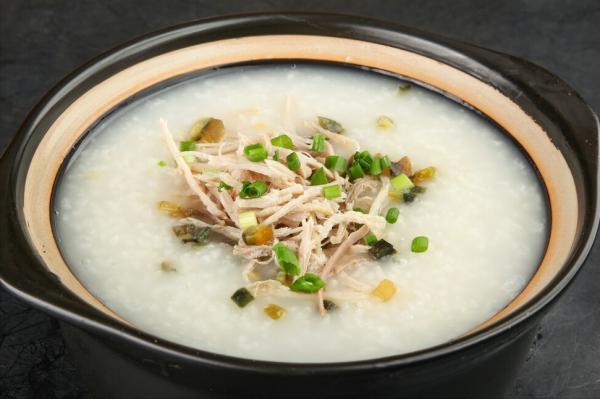 做皮蛋瘦肉粥，粵菜師傅教我2竅門，鮮美不腥，香濃綿滑，真好喝