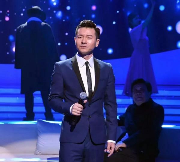 山寨版劉德華：靠模仿簽約央視，排場大過正牌，出場費嚇人