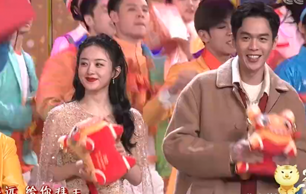 眾星春晚造型：趙麗穎連換兩套，張小斐氣質出眾，馬凡舒甜美可人