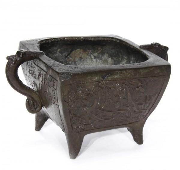 又一斗彩雞缸杯40萬歐元落槌！一場亞洲藝術品拍賣會即將登場