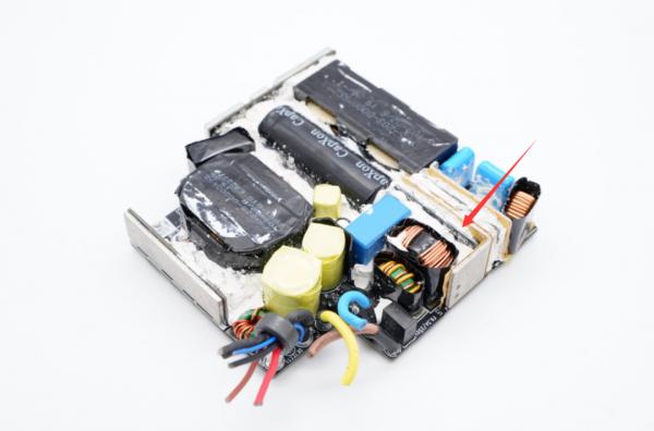 華碩最強遊戲本標配300W電源,內建4顆氮化鎵,內部結構揭曉 華碩最強遊戲本標配300W電源,內建4顆氮化鎵,內部結構揭曉