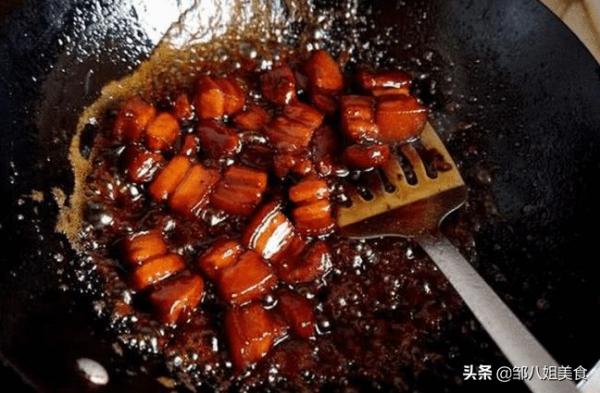 做紅燒肉，燉前多做2步，出鍋後色澤紅亮，香而不膩，教您做法