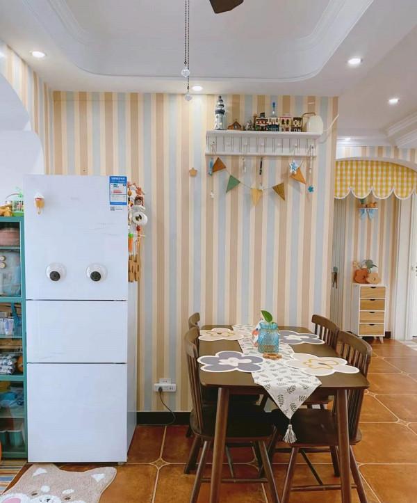 她把家佈置得像童話小屋，乾淨又溫馨，充滿了煙火氣，真想照著裝