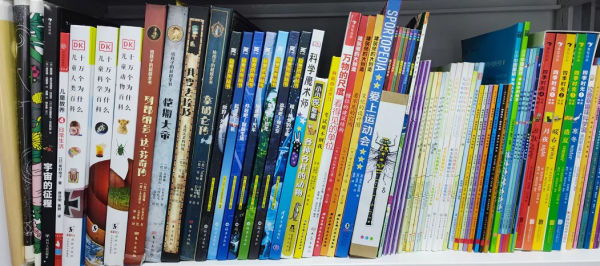 把書櫃分類,我這個當媽的可太能折騰了 把書櫃分類,我這個當媽的可太能折騰了