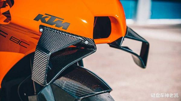 玩泥巴的KTM玩賽道了,又輕又強的RC8 C登場,就問怕不怕 玩泥巴的KTM玩賽道了,又輕又強的RC8 C登場,就問怕不怕