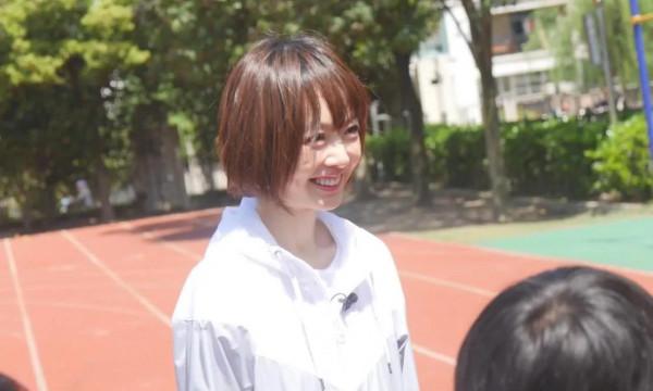 頭婚嫁美國老公，閃婚4年後離婚，二婚嫁初戀，如今50歲仍單身