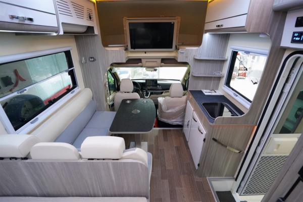 支援個性化定製，室內空間高，價效比高，愛旅途V90C型房車